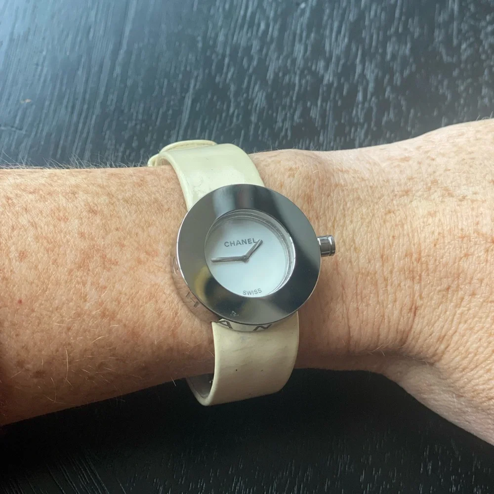 Vintage CHANEL La Ronde ladies watch - Picture 1 of 7
